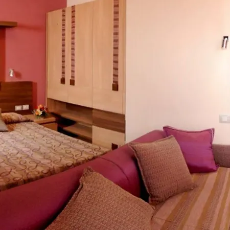 شقة فندقية Serena Majestic 4*