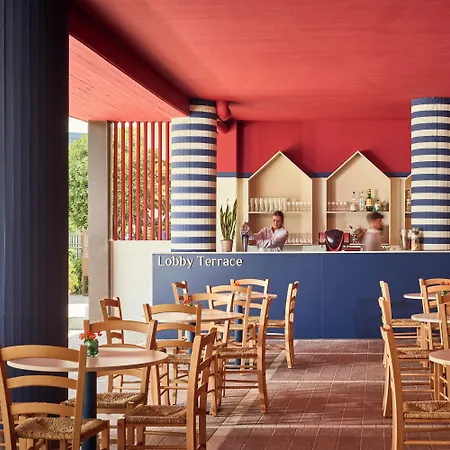 Ξενοδοχείο με διαμερίσματα Serena Majestic 4*