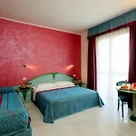 Serena Majestic Aparthotel 4*