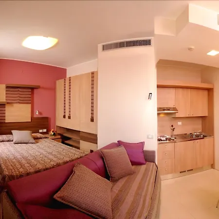 Apartahotel Serena Majestic 4*