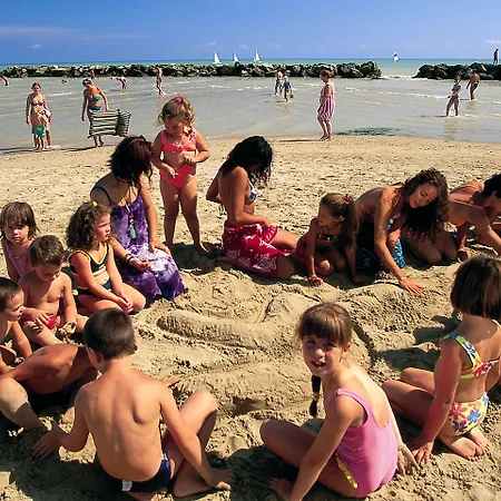 Serena Majestic Aparthotel 4*