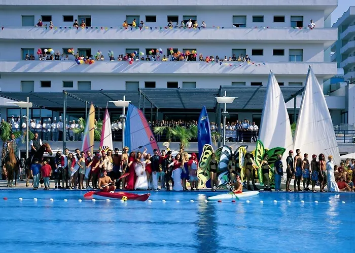 Serena Majestic Apartahotel 4*