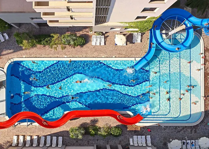 Serena Majestic Apartahotel 4*